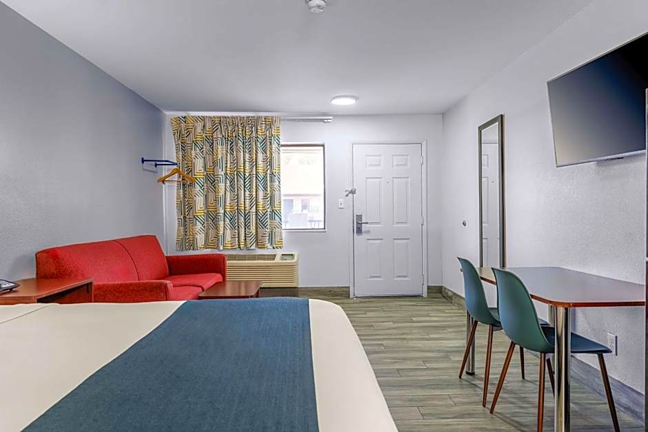 Studio 6 Flagstaff AZ