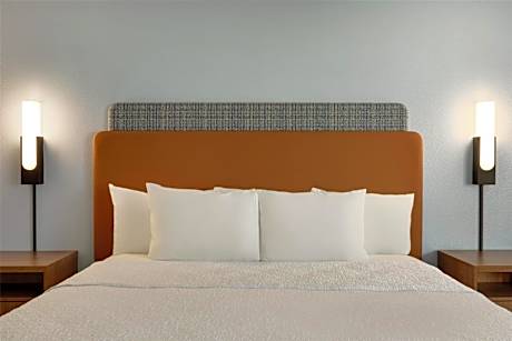 King Room with King Bed - Non-Smoking