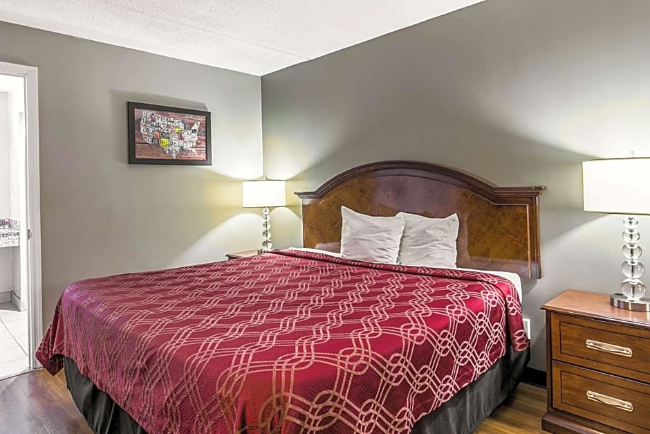 Econo Lodge North