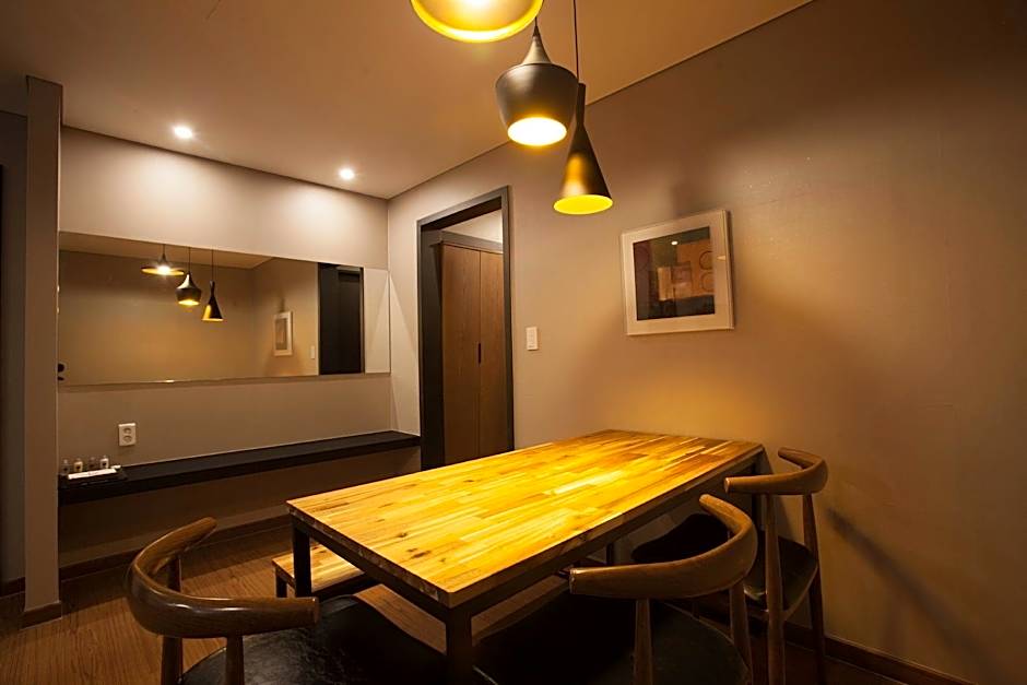 Two-Y-Hotel