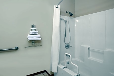 Queen Room with Bath Tub - Mobility Accessible/Non-Smoking