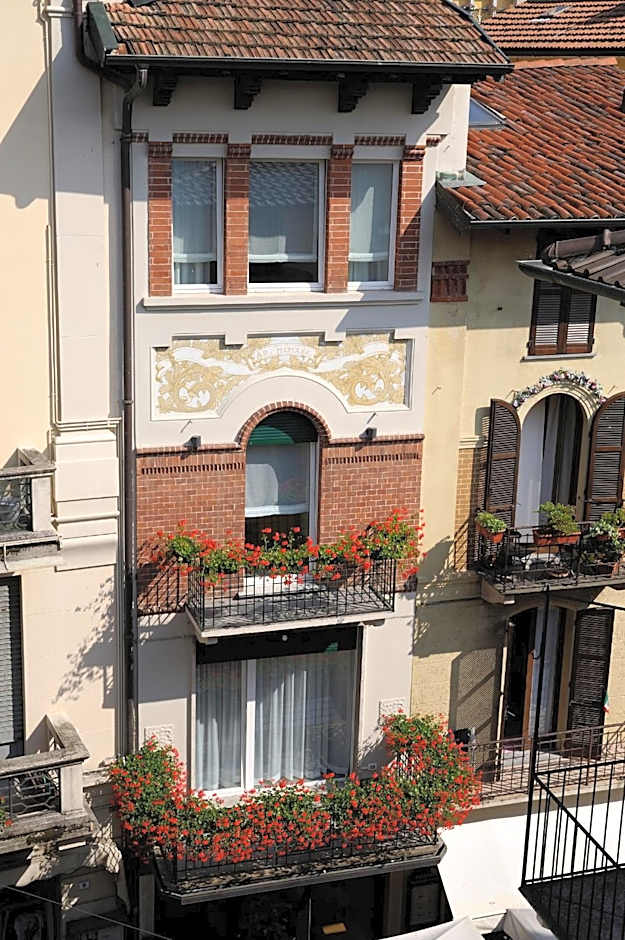 Photo 1 of 50 of Stresa Residence