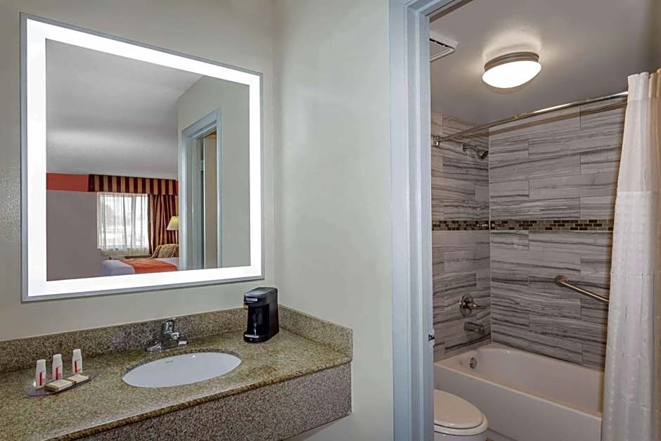 Howard Johnson by Wyndham Vero Beach/I-95