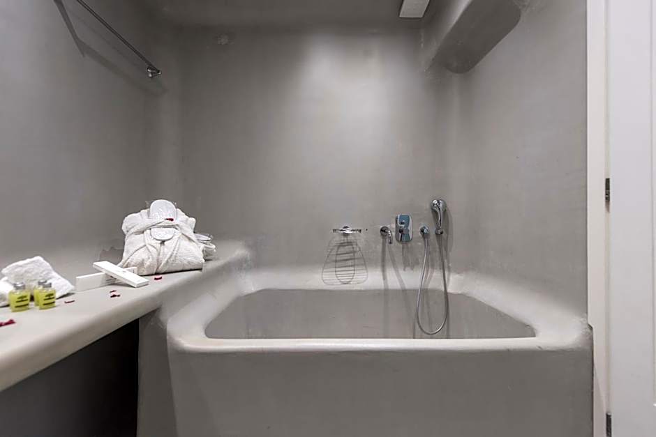 Blue Waves Suites & Apartments