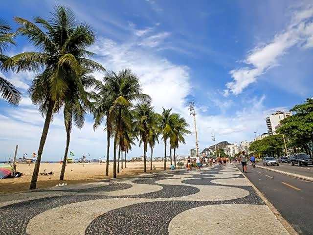 Ap grande e ultramoderno e no ponto estratégico de Copacabana