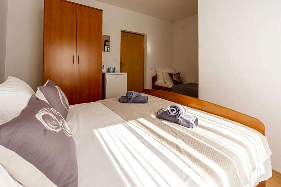 Apartment and Room Bacic