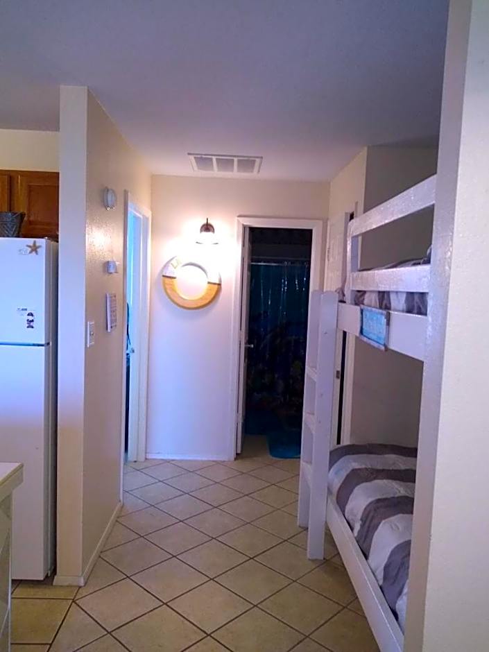 Charming SPI family condo - walking distance to the beach, Sleeps 6, Third Floor, 2026 Traveler Award