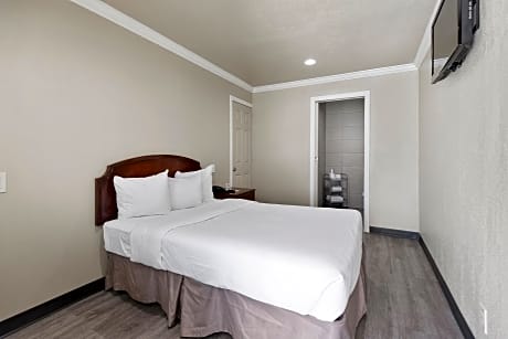 Room with 1 double bed
