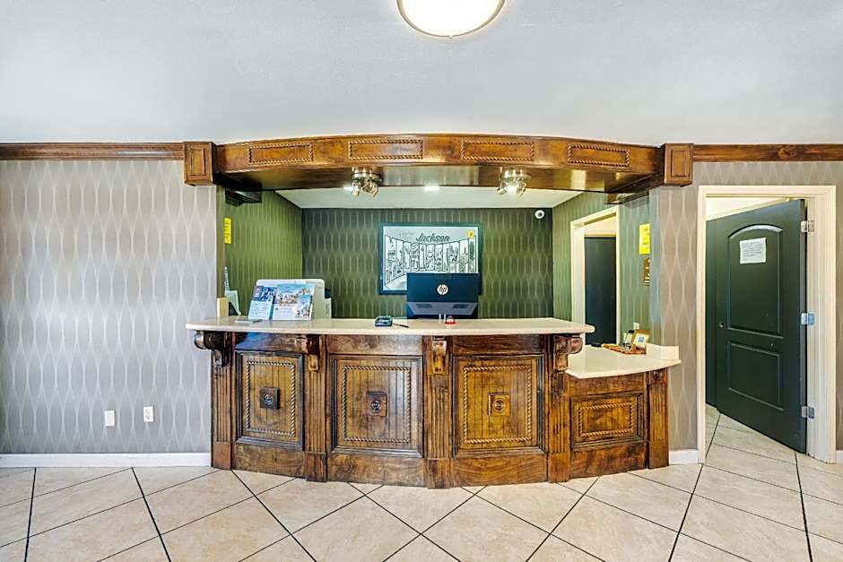 Super 8 by Wyndham Jackson MS Near the Fairgrounds