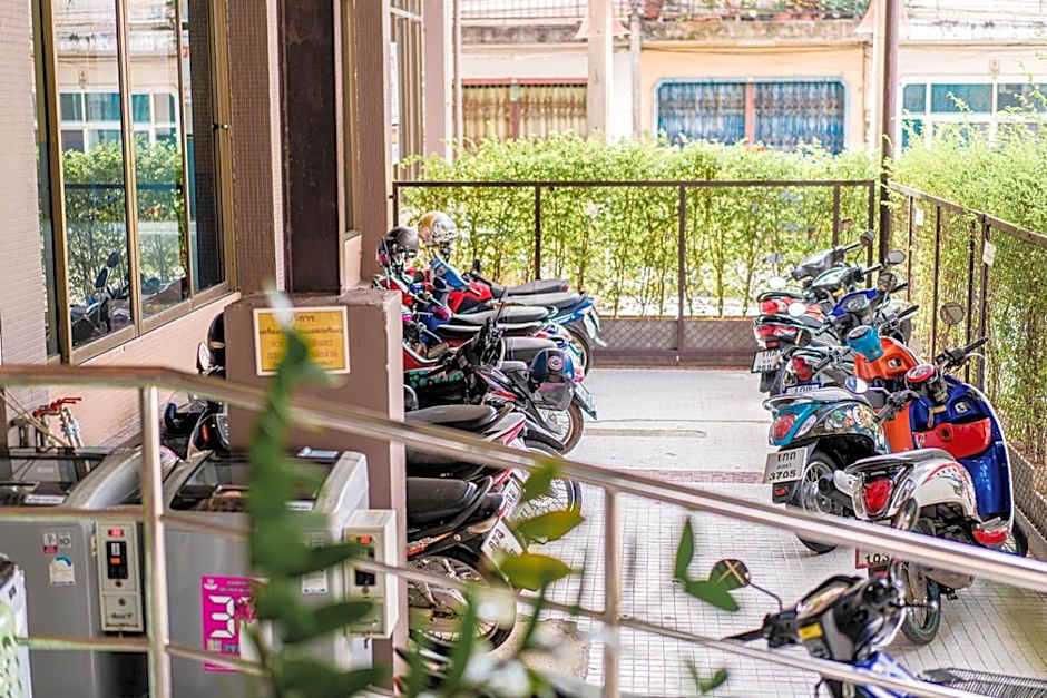 Pasawang Hotel (โรงแรมภาสว่าง)