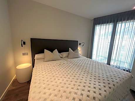 Apartment with Mountain View