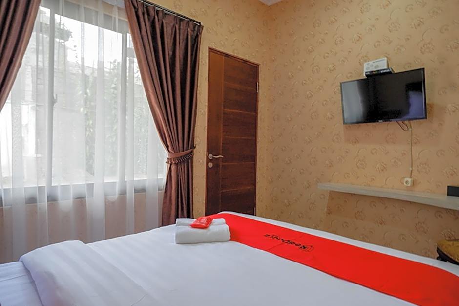 RedDoorz @ Jalan Majapahit Semarang