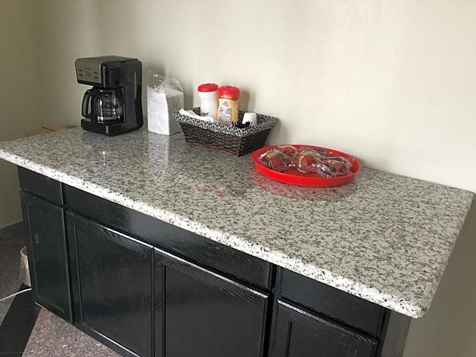 Moonlight Inn & Suites