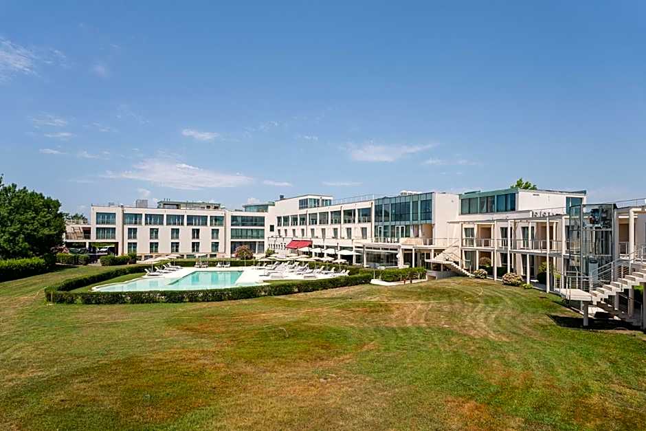 Smy Pisa Plaza