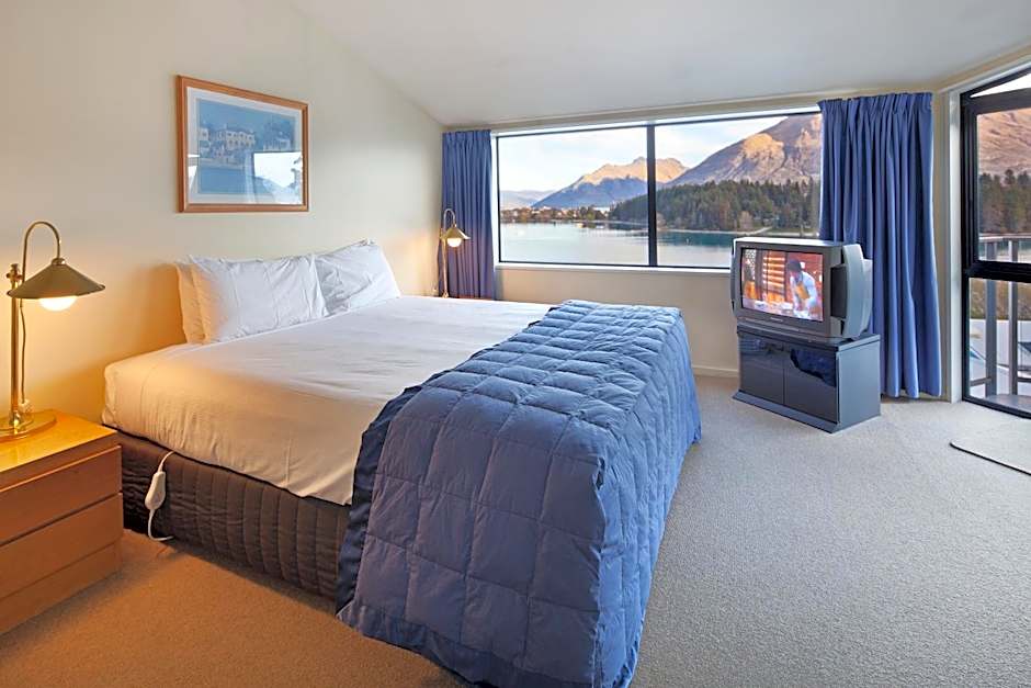 Spinnaker Bay Apartments