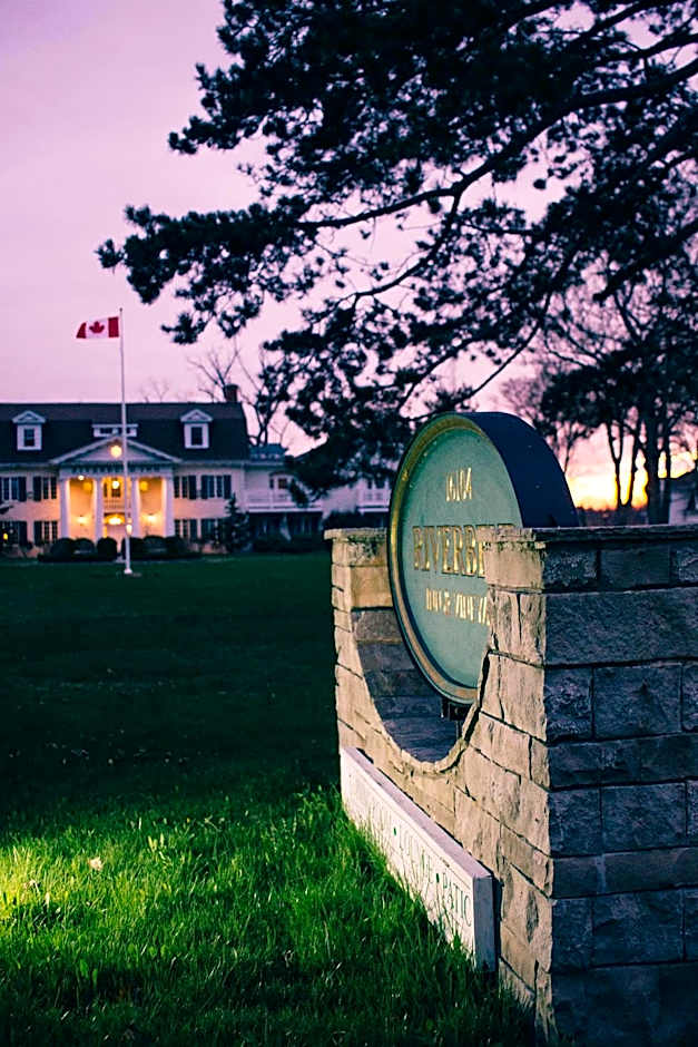 Riverbend Inn & Vineyard