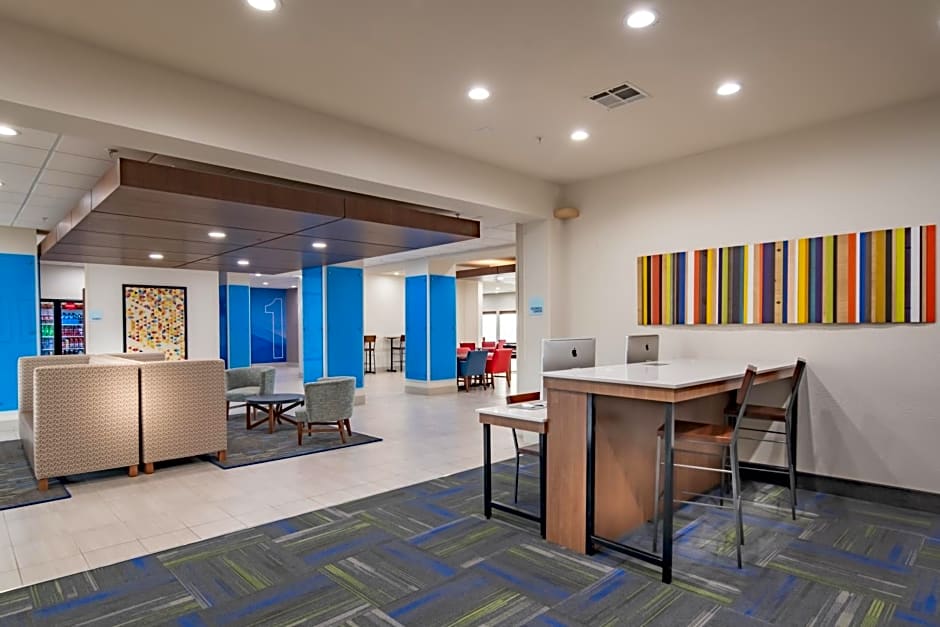 Holiday Inn Express & Suites N Waco Area - West, an IHG Hotel
