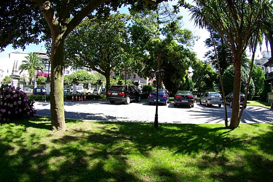 Hotel y Apartamentos Arias