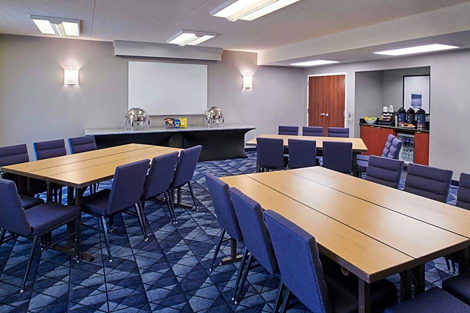 Courtyard By Marriott Detroit Metro Airport Romulus