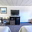 The Admiralty Inn & Suites