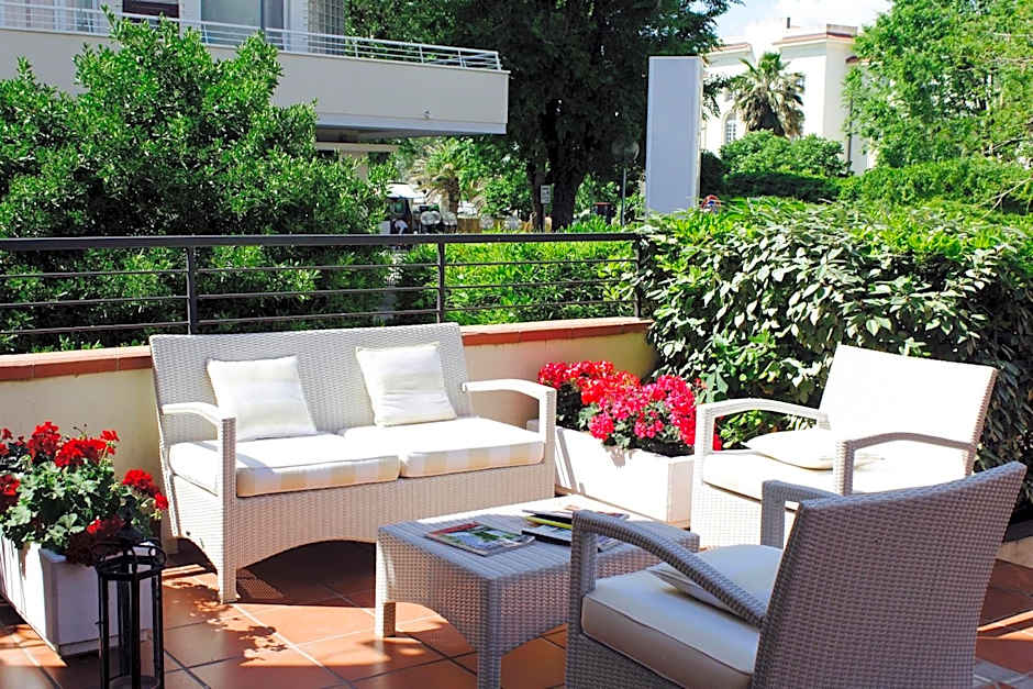 Hotel Plaza con piscina