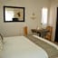 Pure Baja Private Suites-Upscale Property with Infinity Pool and Lush Gardens