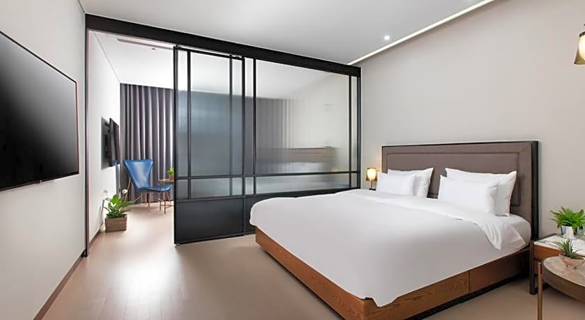 N Bridge Hotel