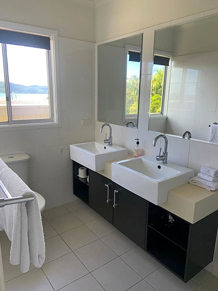 Airlie Apartments