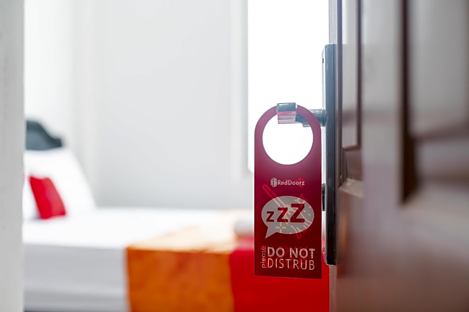 RedDoorz @ Aralia Harapan Indah