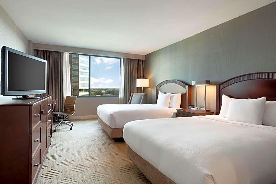 Hilton East Brunswick