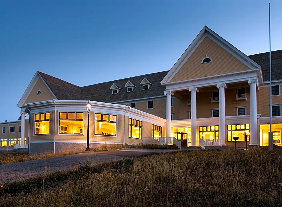 Lake Yellowstone Hotel & Cabins