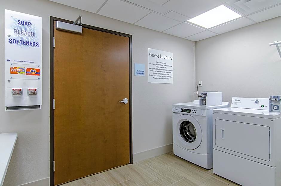 Holiday Inn Express & Suites - Atchison By IHG