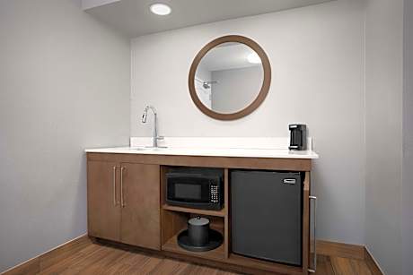 King Studio Suite - Non-Smoking