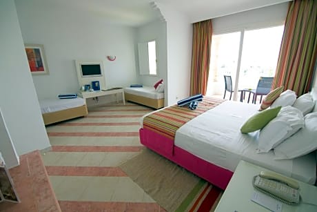 Standard Quadruple Room with Sea View