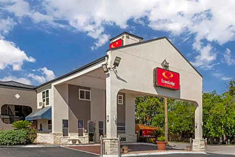 Econo Lodge Inn & Suites Near Lackland AFB