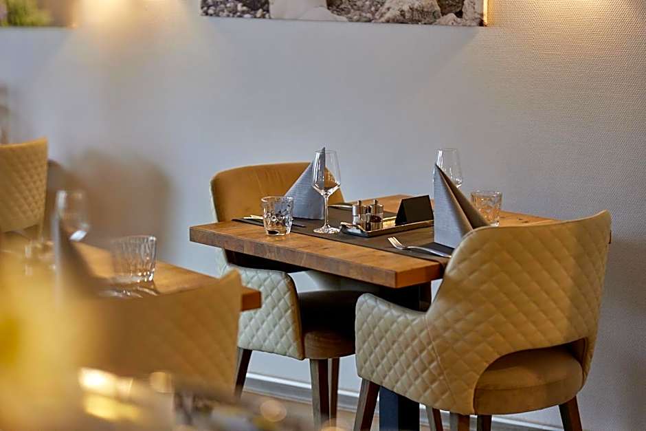 Moselhotel Weinhaus Simon `Sauna`Restaurant`ELadesäule