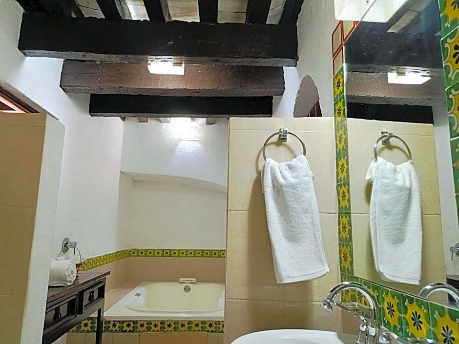 HOTEL BACANTES