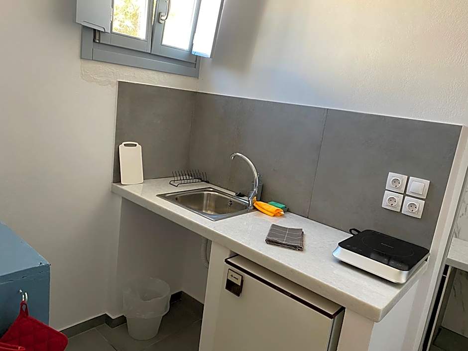 MIKRES CYCLADES DONOUSSA