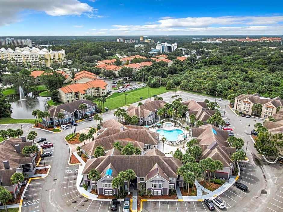 Be Our Guest! 1 Bedroom Condo Near Disney Parks!