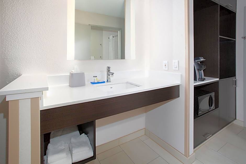 Holiday Inn Express and Suites Lincoln City By IHG