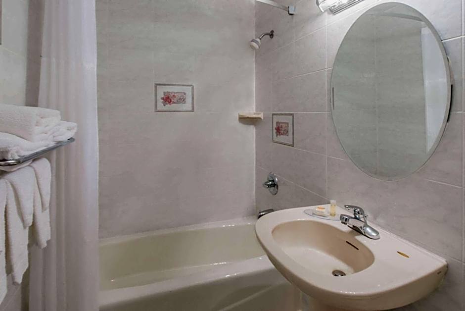 Days Inn by Wyndham Hicksville Long Island
