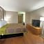 Super 8 by Wyndham Eureka/Six Flags Nearby