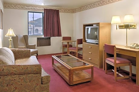 1 Queen Bed Suite Smoking