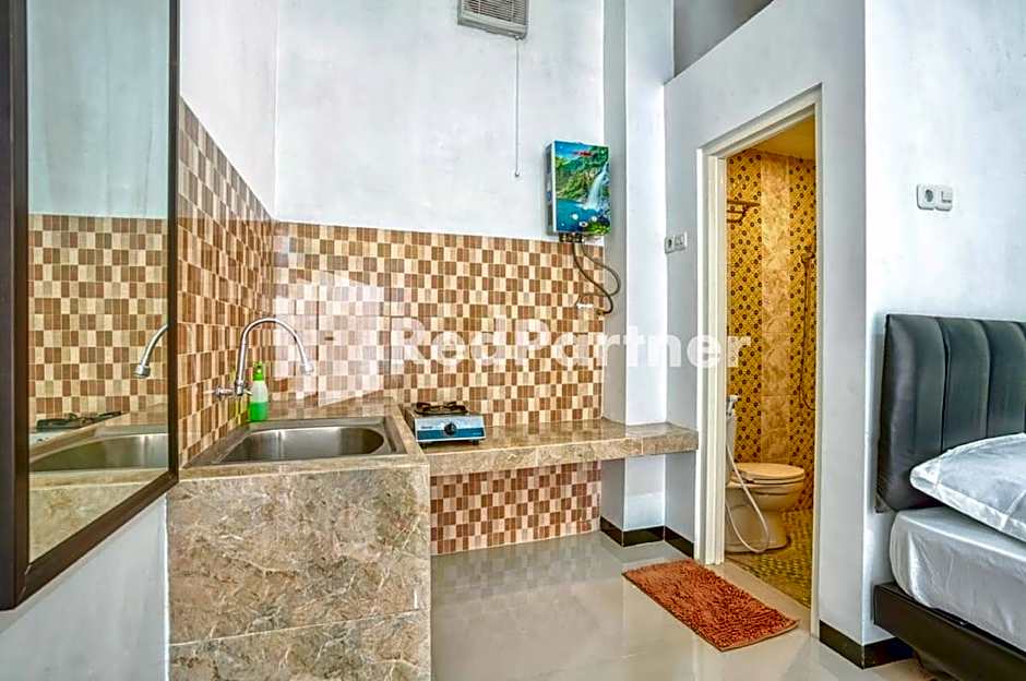 Griya Rahayu Guesthouse Mitra RedDoorz near Jatim Park 2 Batu