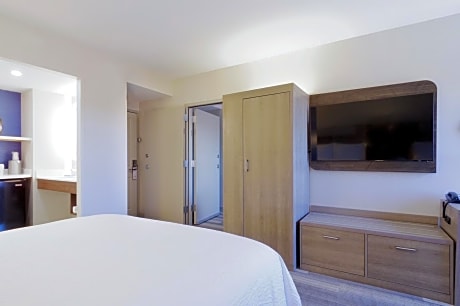 King Room - Mobility Access/Hearing Accessible