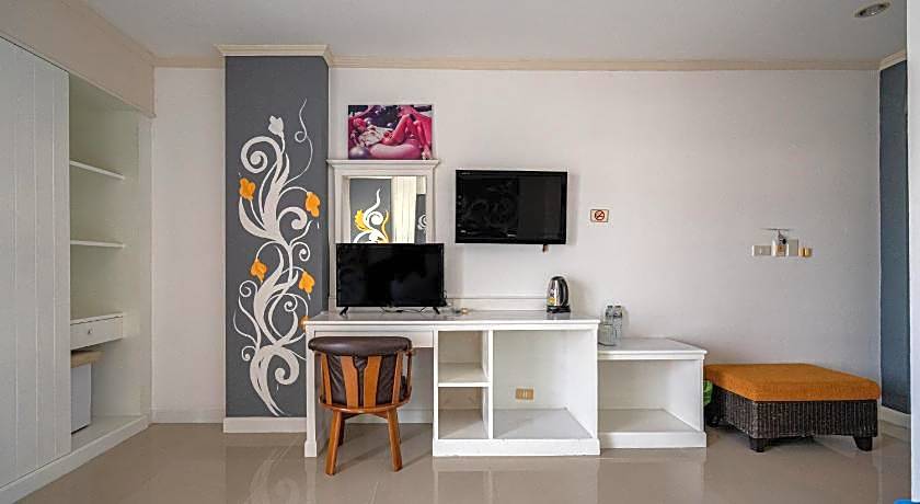 Santi White House Patong