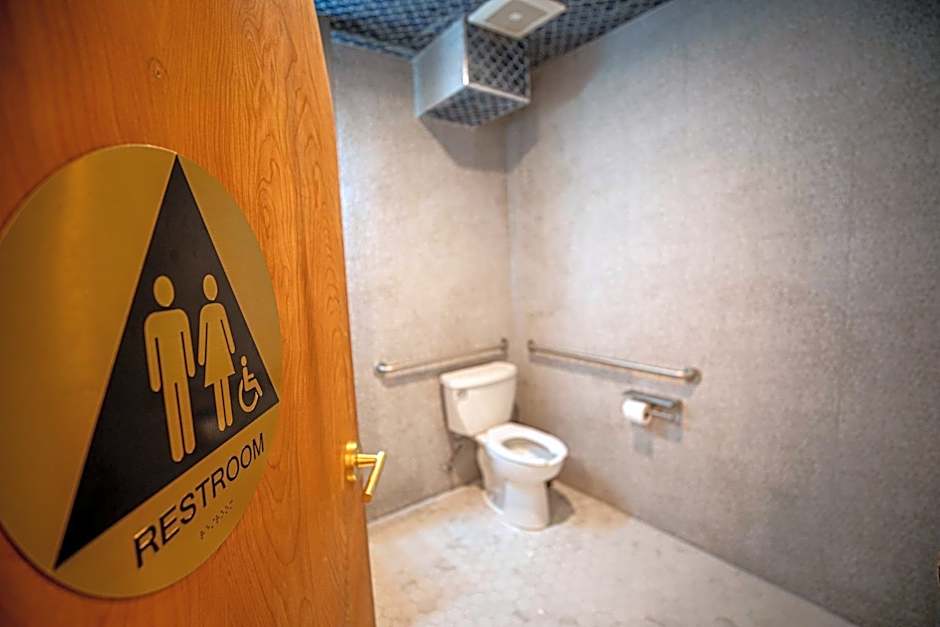 Social Stays - Santa Barbara's FIRST hostel on State Street