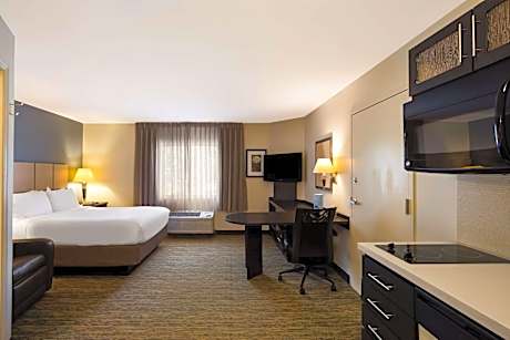 Queen Studio Suite with Roll-In Shower - Mobility Accessible