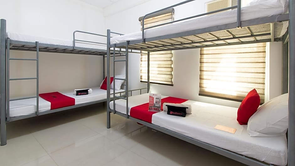 RedDoorz @ Teofila Lodge