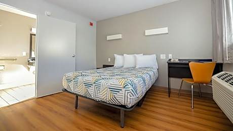 Standard Queen Room